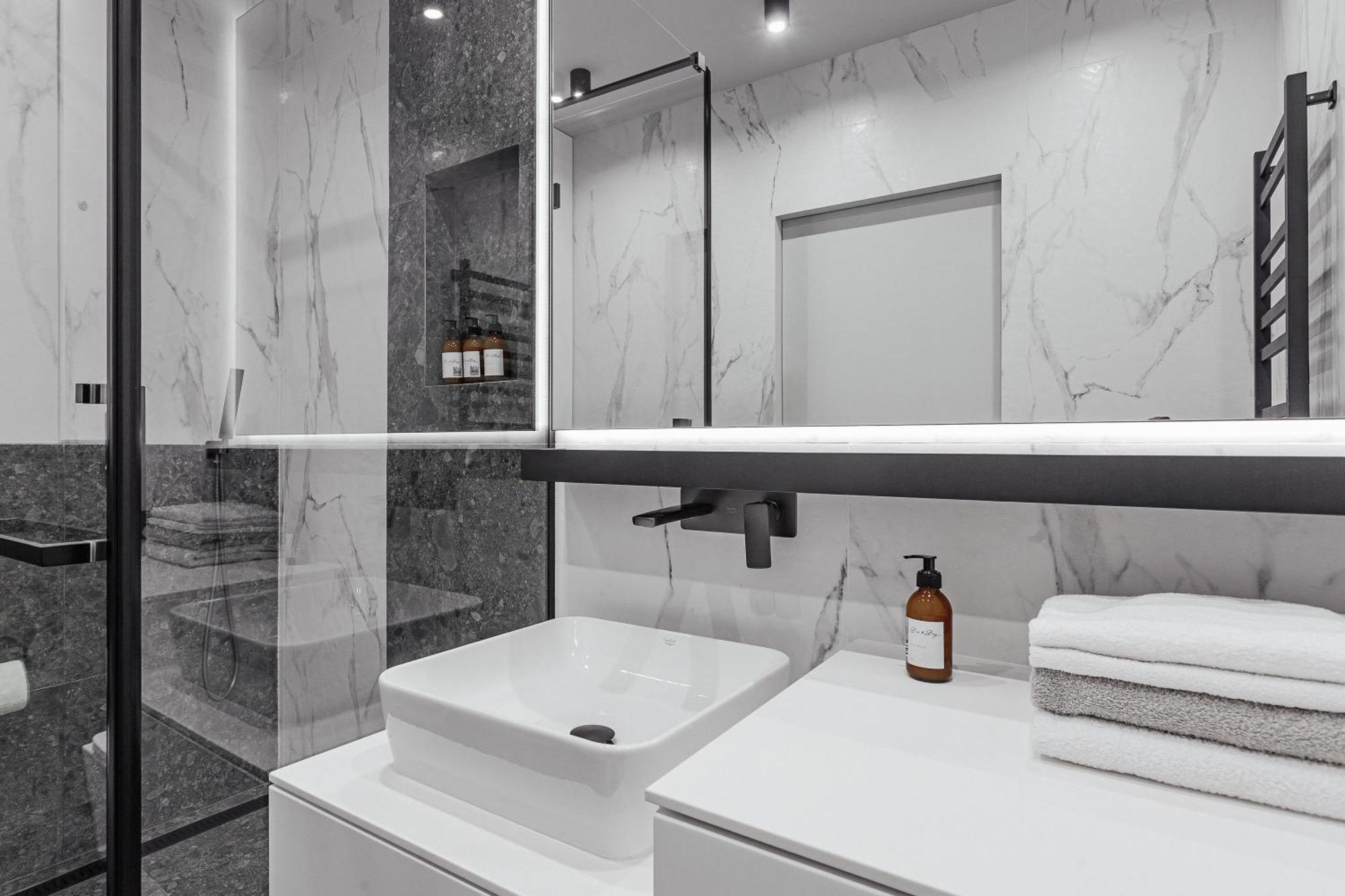 Sea & Sky Apartments Odesa Room photo